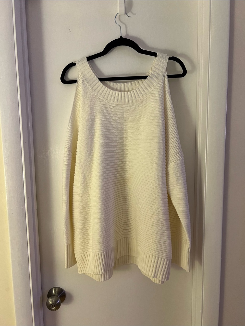 Cold-Shoulder White Ribbed Knit Sweater - Picture 3 of 7